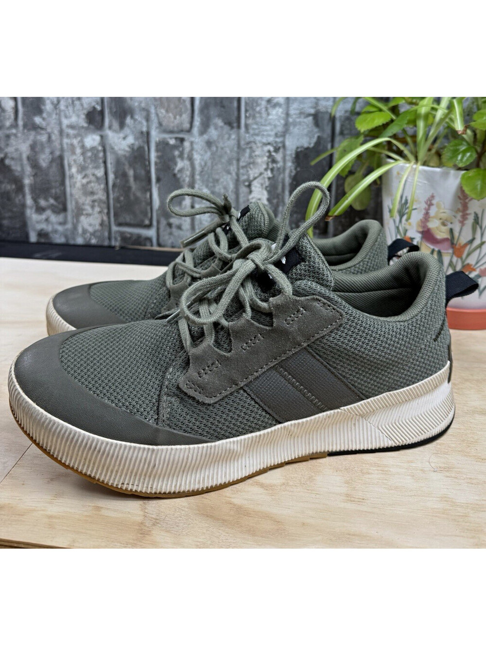 SOREL Unisex Green Solid Low Top Lace-Up Athletic Sneaker Rubber Outsole